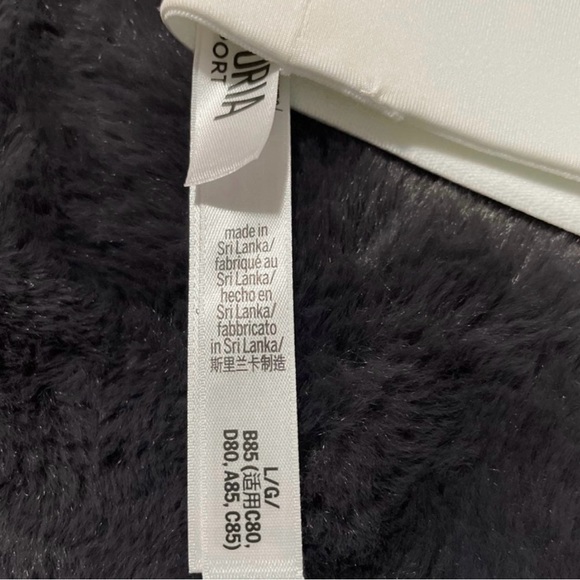 Victoria Secret Women's White Sports Bra - Large - Picture 5 of 5